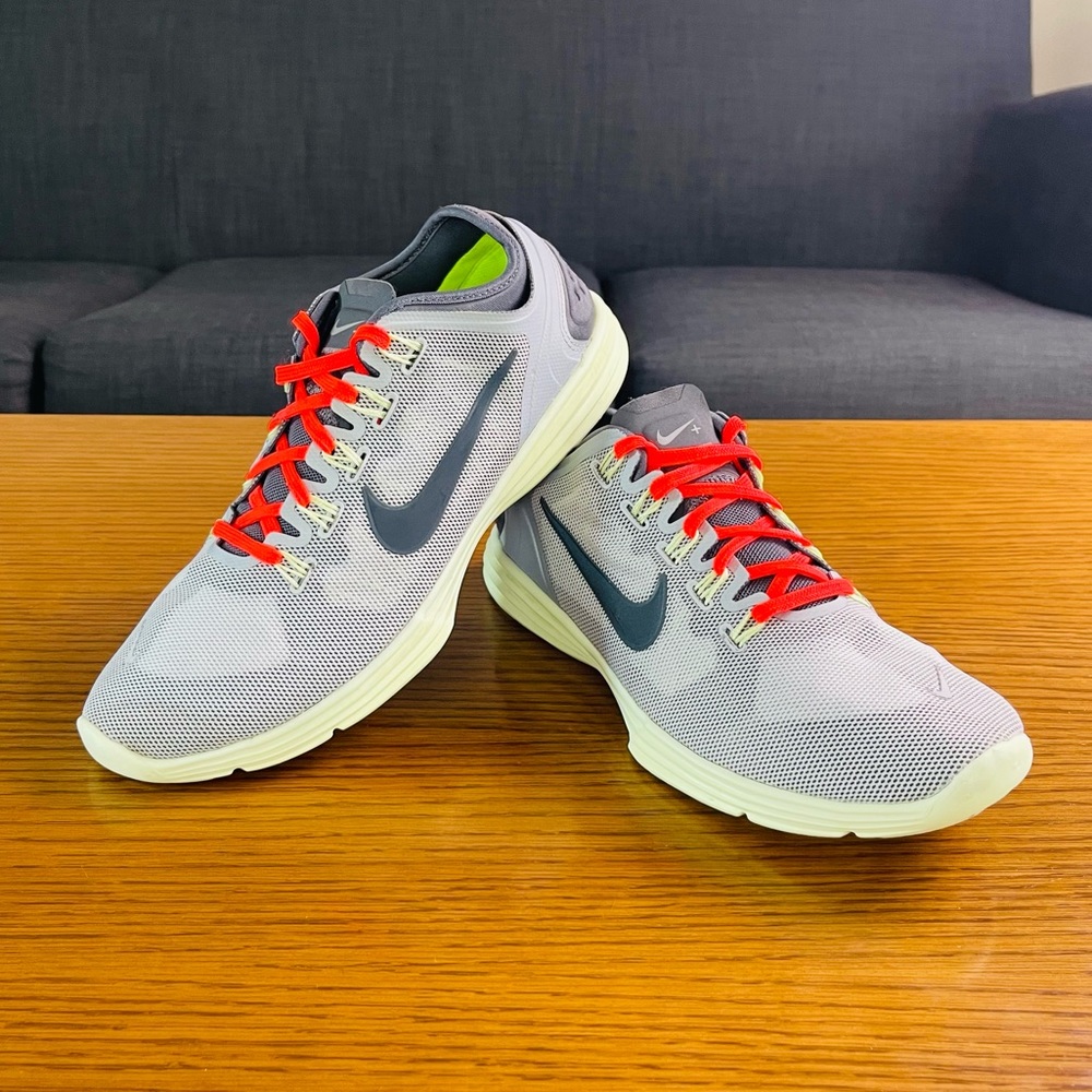 Nike Womens Lunar Hyperworkout Black Gray neon orange/pink laces 532224-003 8.5